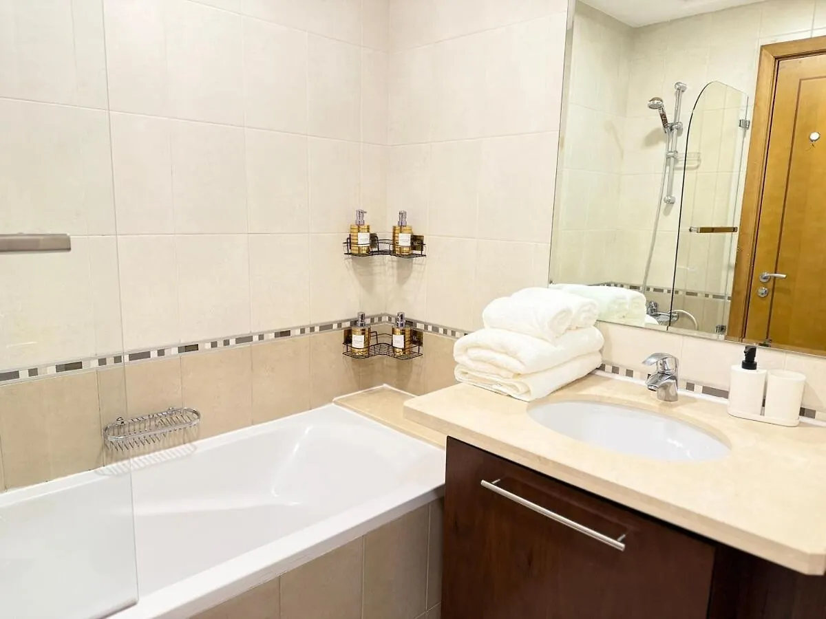 Stylish 1Bhk In Marina Steps To Metro & Marina Walk Apartment Dubai