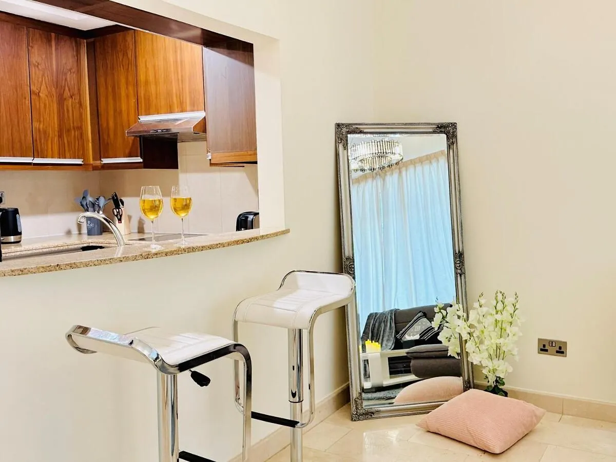 Stylish 1Bhk In Marina Steps To Metro & Marina Walk Apartment Dubai 0*,